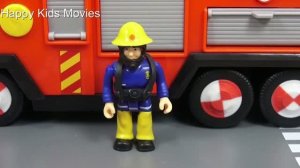 Пожарный спасает город от огня 🚒 Игрушечное видео детям