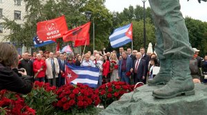 В Москве прошла памятная акция в честь 100-летия Фиделя Кастро