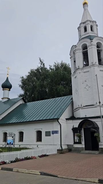 церкви Зосимы и Савватия Соловецких в Тверицах (г. Ярославль, Тверицкая набережная, 26).