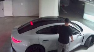 Сотрудники автомойки угнали Porsche и попали на нем в ДТП