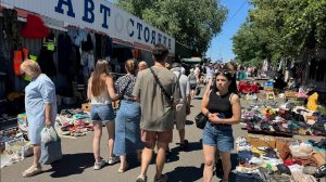 Украина! ВСЁ САМОЕ ДЕШЁВОЕ ИСЧЕЗАЕТ ПЕРВЫМ! Барахолка Киева шокирует!