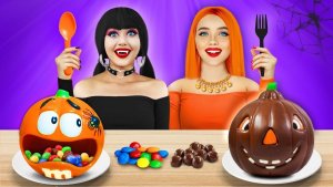 ШОКОЛАДНАЯ ЕДА VS ЕДА НА ХЭЛЛОУИН ЧЕЛЛЕНДЖ! Едим вкусняшки на Хэллоуин 24 ЧАСА