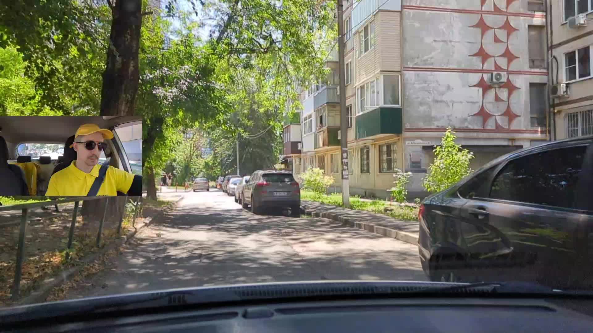 Где-то езжу, чет доставляю.
