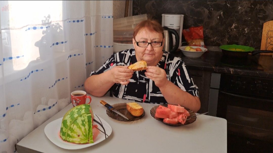 Завтрак. Такая вкуснотища, что даже потеряла дар речи. Это вам не какая-то там лепеха с арбузом!