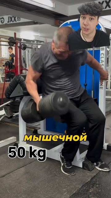 Мужчина поднимает 50 кг одной рукой на бицепс. Тренировки со мной на jirotopka.ru
