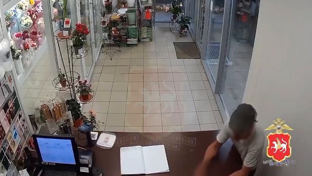 В Казани задержали мужчину, ограбившего цветочный магазин с ножом