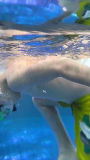Делаю тройное сальто под водой 🐬