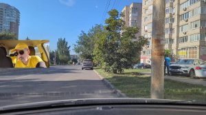 Где-то езжу, чет доставляю.