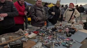 Барахолка Минска деньги сами шли в руки буквально из воздуха) мусорщик