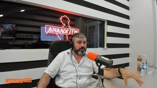 Ведущий Рустам Абдурахманов, гость Бабаев Казбек