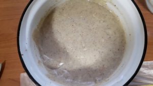 Торт со сгущено - сливочно - ореховым кремом .