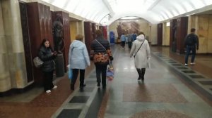Станция метро Бауманская интерьер, пассажиры, поезда Фрагмент 3