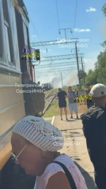 Ещё один локомотив горит в Одессе после удара дроном. Уже второй сегодня !!!
