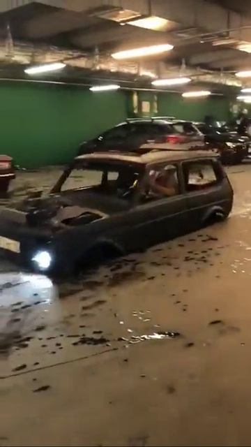 Машина провалилась в текстуры