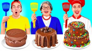 Кулинарный Челлендж_ Я против Бабушки _ Потрясающие Кухонные Лайфхаки