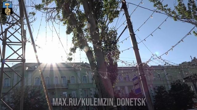 Сотрудники предприятия «Донецкгорсвет» приступили к демонтажу декоративного элемента «Звёздное небо»