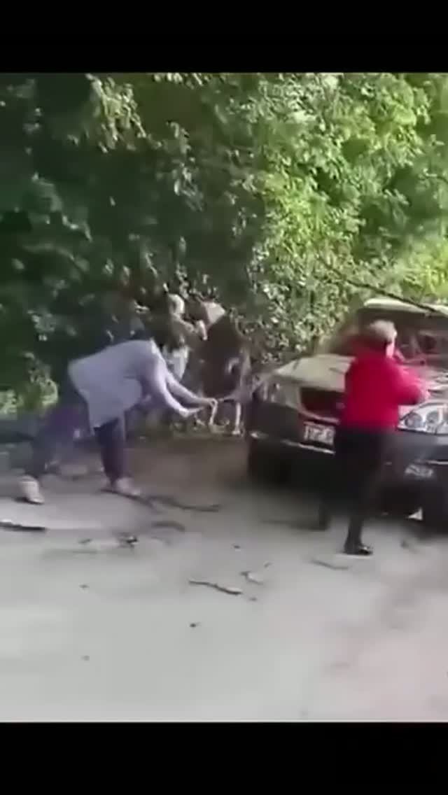 🔴Україна, Сумская область. Жiнки не пускают в село ТЦК.🙂🔴