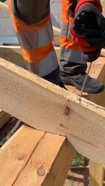 На видео вы можете увидеть скрытый монтаж стропил.