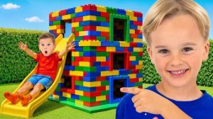 Дети и дядя строят ГИГАНТСКИЙ дом из Лег