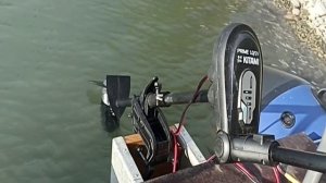 Самодельный катамаран на море