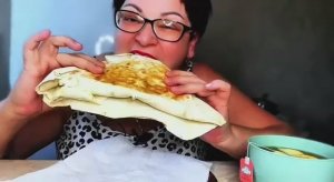 Ах, какой у миня пирожок с салатиком/Шикарно приготовила/Хрустящая закуска из лаваша
