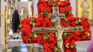 Литургия. Изнесение Честных Древ Животворящего Креста Господня