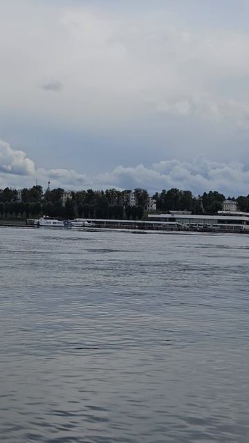 красивые и вдохновляющие виды Ярославля прямо с акватории Волги.