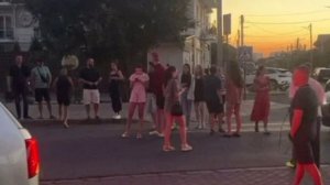 Жители Одессы перекрыли дорогу из-за отсутствия электроснабжения.

Фотографии публикует «Страна».