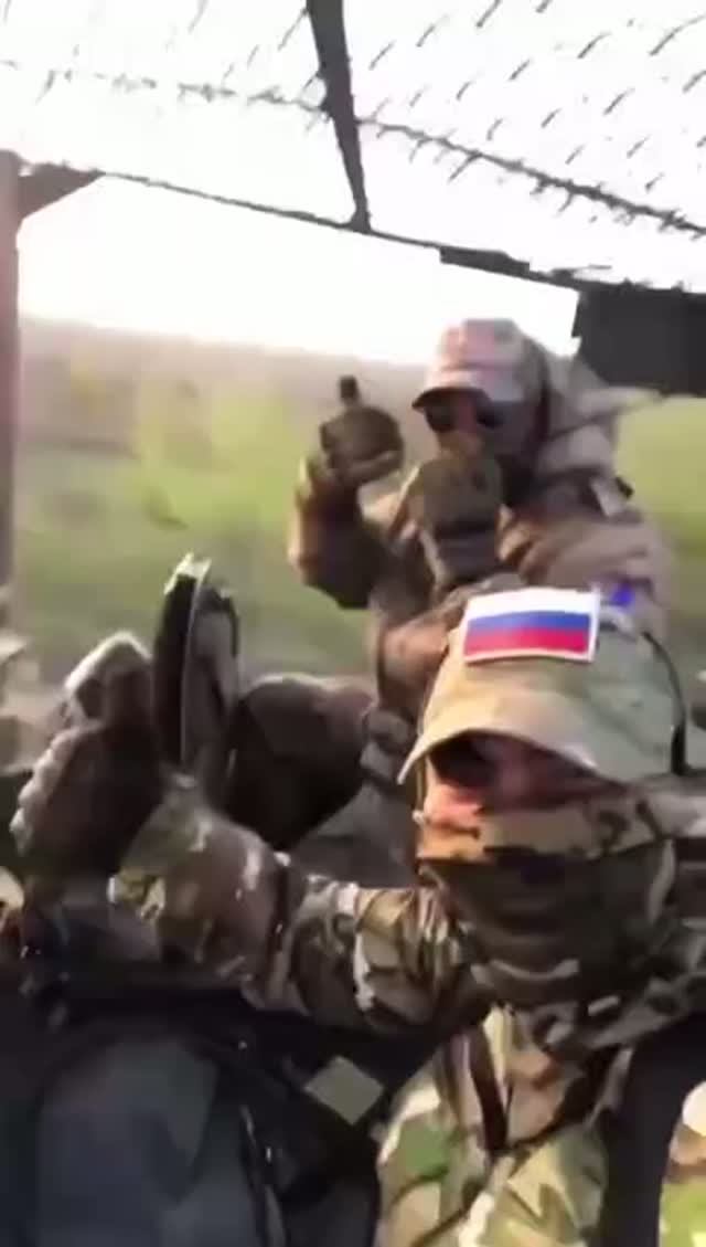 Парни 🇷🇺 мчатся бить 👊💥 укрофашистов 🫵🤬