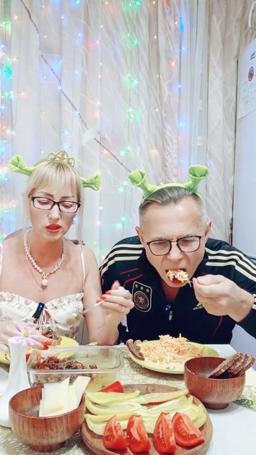Салат с икрой😋😋👊,фрагмент мукбанга