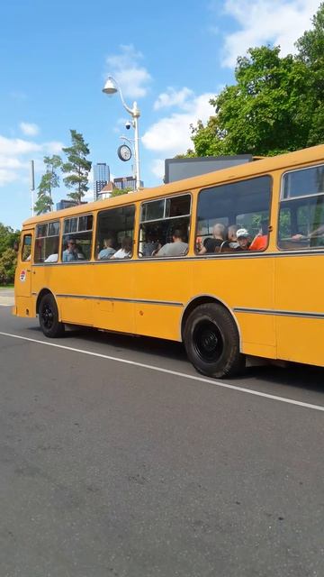 Желтый автобус из детства! ЛиАЗ 677 на ВДНХ