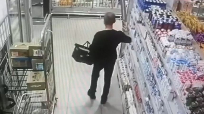 «Мне чужого не надо»: пойманный с поличным вор разбросал награбленное