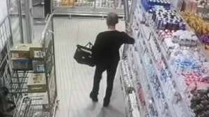 «Мне чужого не надо»: пойманный с поличным вор разбросал награбленное