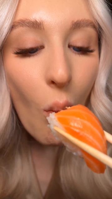 Что за вкуснющий наборчик роллов и суши? #food