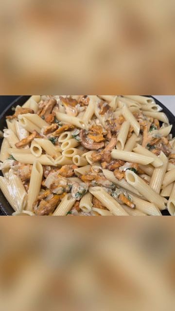Паста с лисичками и сметаной