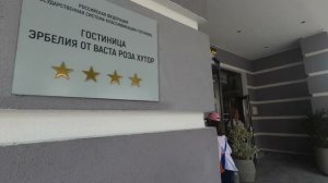 Заселились в отель Эрбелия от Васта Роза Хутор в номер с видом на лес. Сочи.