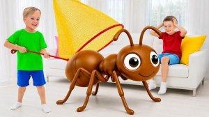 Дети ловят ГИГАНТСКИХ жуков дома и узнают интересные факты о насекомых!
