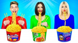 Едим БЕЗ РУК vs ОДНОЙ РУКОЙ vs ДВУМЯ РУКАМИ ЧЕЛЛЕНДЖ! Смешные ситуации с едой