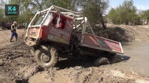 Испытание внедорожных возможностей грузовиков 6x6  Трак-триал