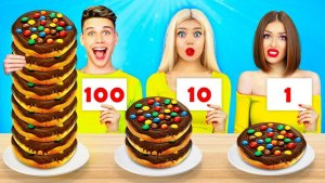 100 СЛОЕВ ШОКОЛАДНОЙ ЕДЫ ЧЕЛЛЕНДЖ _ Забавное поедание 1 vs 100 слоев вкусняшек