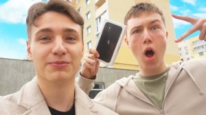 ПОДАРИЛ iPHONE ПОДПИСЧИКУ В РЕАЛЬНОЙ ЖИЗНИ!