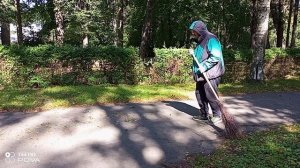 ПРОДОЛЖАЕТСЯ УБОРКА ЛИСТЬЕВ И МУСОРА