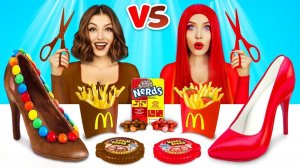 ШОКОЛАДНАЯ vs ОБЫЧНАЯ ЕДА ЧЕЛЛЕНДЖ _ Едим огромный шоколадный бургер и мармеладного мишку