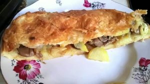 Пирог из слоеного теста с грибами и картошкой выпечка аппетитная