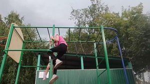 пол это лава на турнике 😱😱