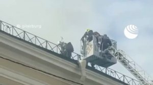 Крупный пожар в Петербурге — крыша, мансарды и террасы ресторана горят в отеле на Адмиралтейском про