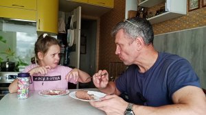 НАШ ВЫБОР МОРОЖЕНОГО! РАССКАЗЫВАЕМ С ДОЧКОЙ, ПОЧЕМУ КУШАЕМ ПОДТАЯВШЕЕ, А НЕ ИЗ МОРОЗИЛКИ.