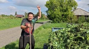 Деревенская жизнь!!Косим траву ,стряпаем пельмени.