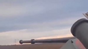Вражеский снаряд чуть не лишил наших военных жизни, но удача была на их стороне.

Берегите себя, пар