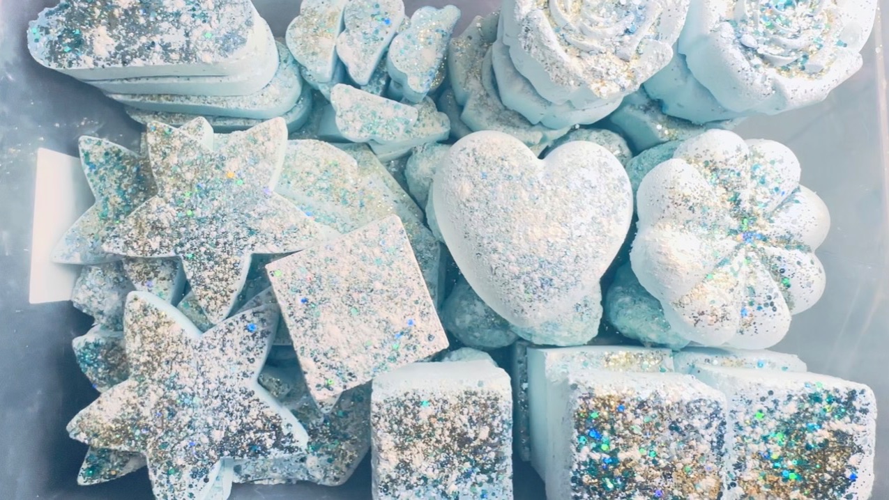 ASMR Crush Chalk 🩵🩵🩵